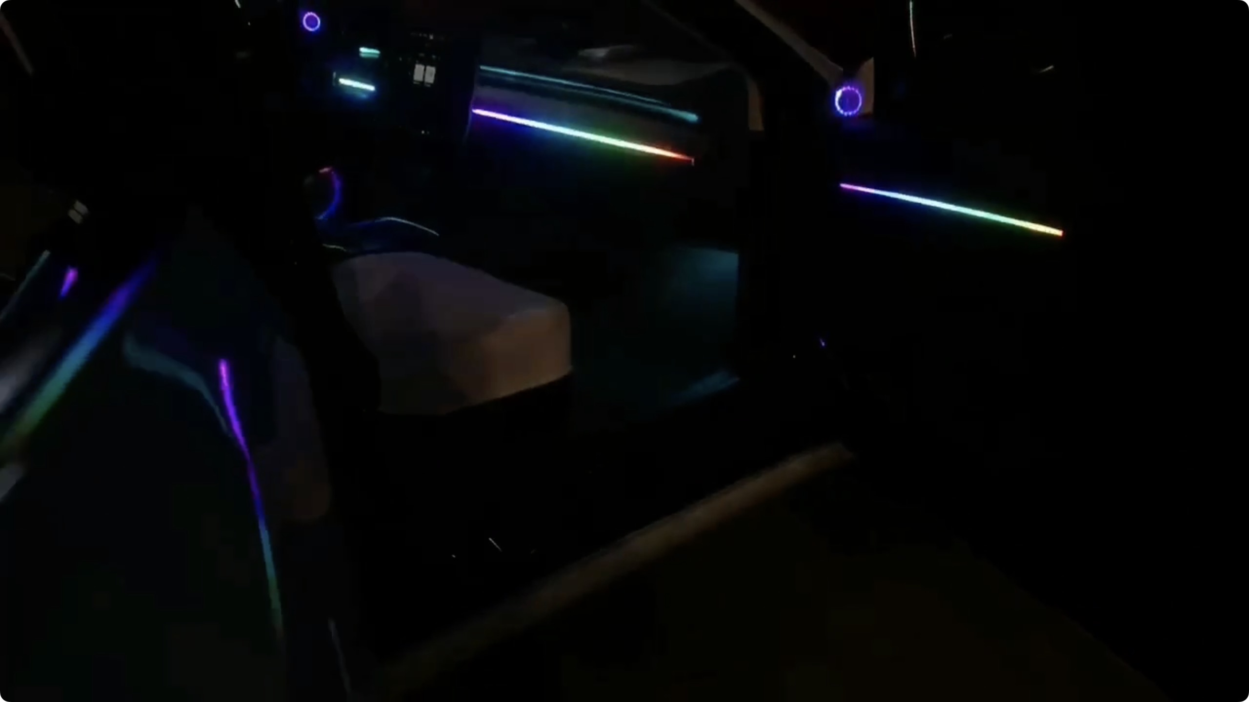إضاءة داخلية ذكية قابلة للتعتي - مراجعة Led Interior Ambient Light وسعره